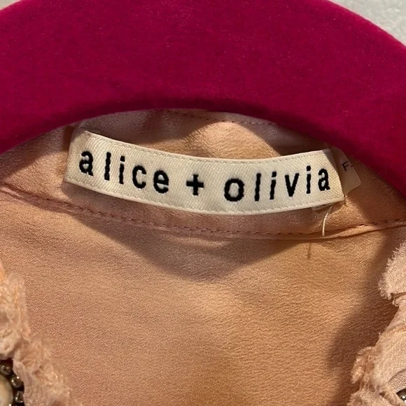 Alice + Olivia “Arminda” pink pearl blouse XS - Picture 4 of 5
